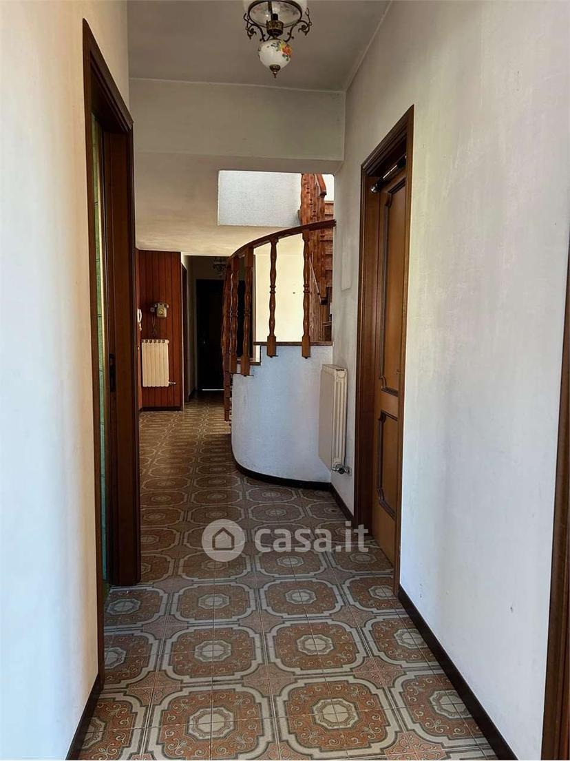 Villa in Via degli Alpini 1 — foto 3 di 41