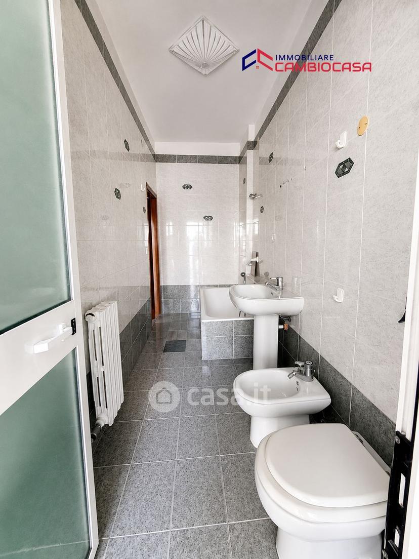 Trilocale in Via Emilia 59 — foto 11 di 16