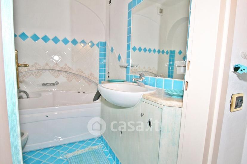 Trilocale in Via dei Velieri 5 — foto 11 di 55
