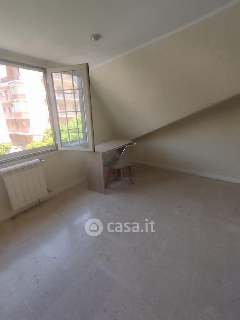 Stanza in Via degli Eroi 50 — foto 12 di 35