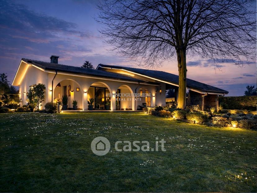 Villa in Via Alcide de Gasperi — foto 3 di 38