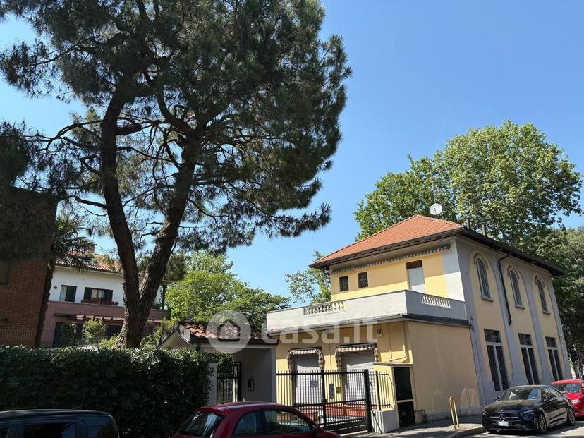 Villa in Via Vittorio Alfieri 2 — foto 25 di 78