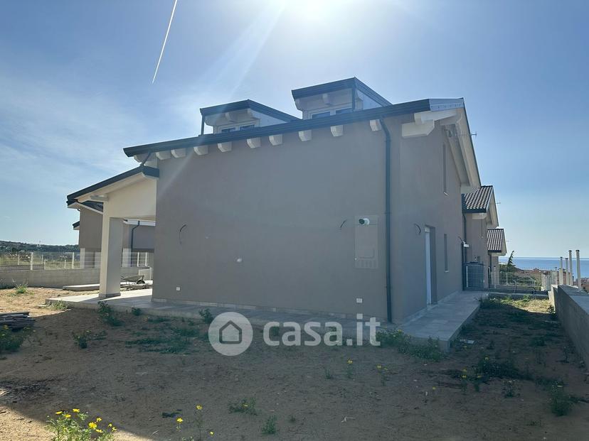 Villa in Viale Europa 6 — foto 2 di 14