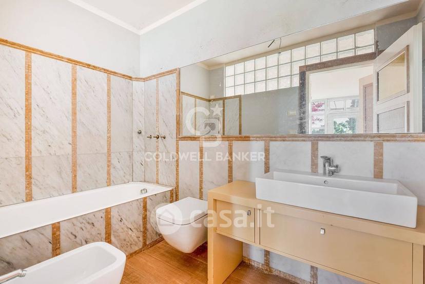 Villa in Via Volturno — foto 2 di 23