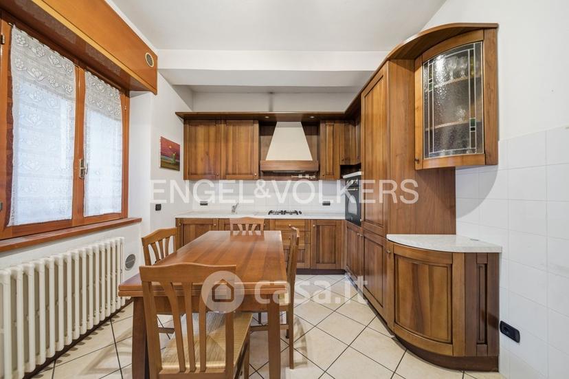 Villa in Via Caduti della Liberazione 32 — foto 12 di 35