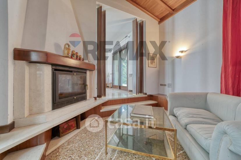 Villa in Via G. Rossa 2 — foto 5 di 22