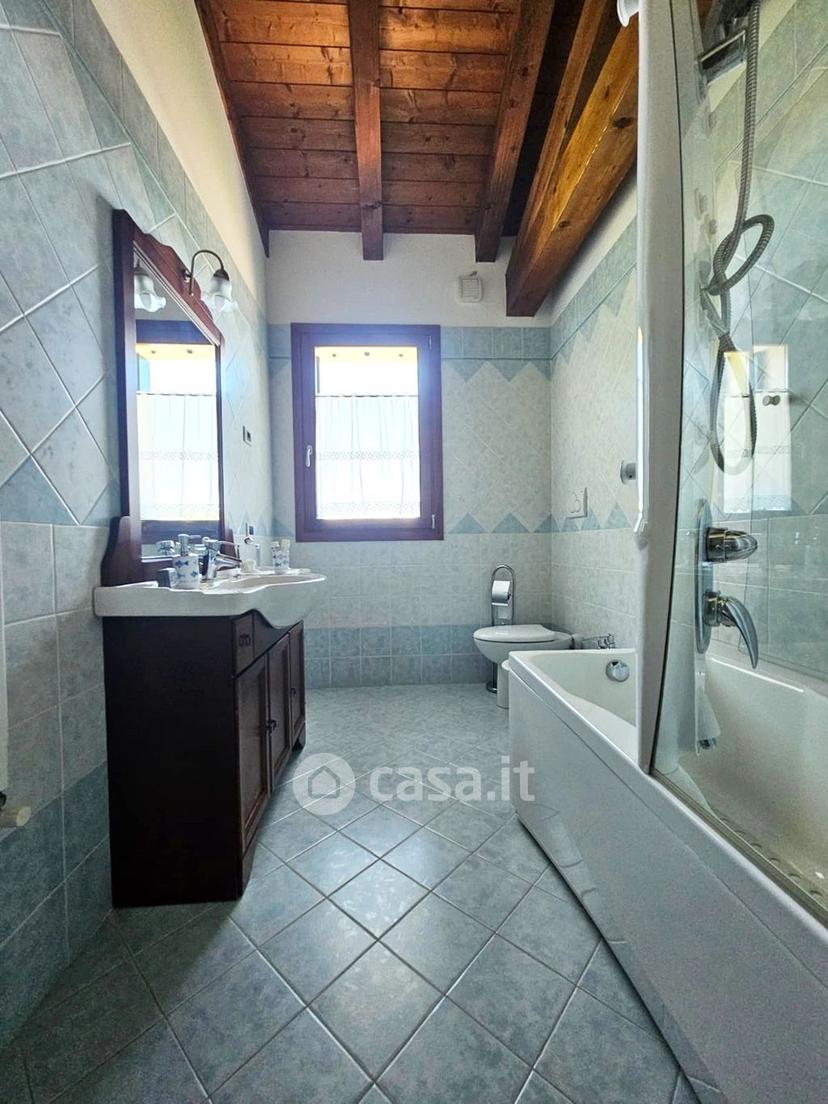 Villa in Via Martiri della Libertà — foto 10 di 19