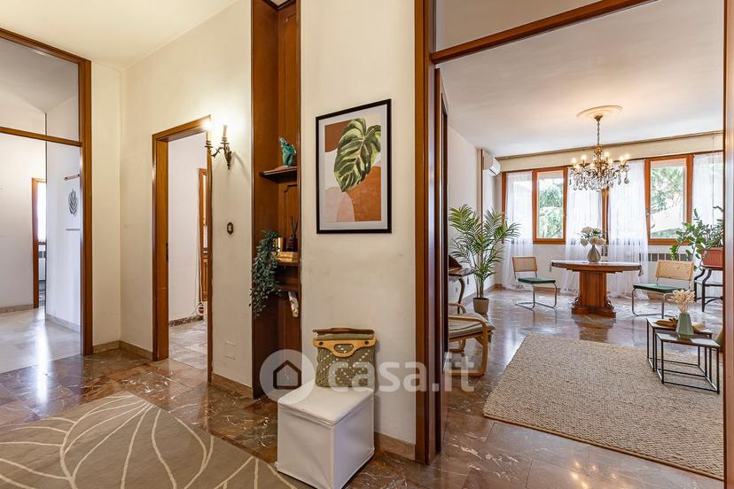Appartamento in Via Pompeo Vizzani — foto 10 di 40