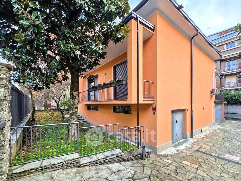 Villa in Viale Ugo Foscolo 46 — foto 19 di 70