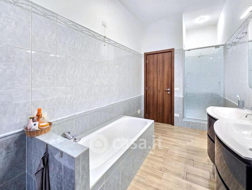 Villa in Viale Ugo Foscolo 46 — foto 22 di 70