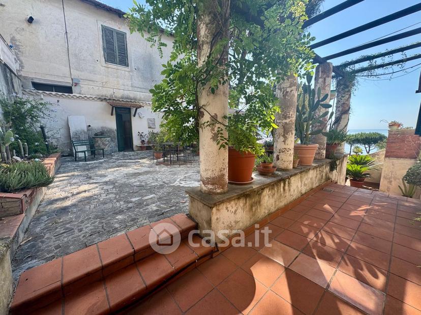 Villa in Via Appia 104 /200 — foto 18 di 136