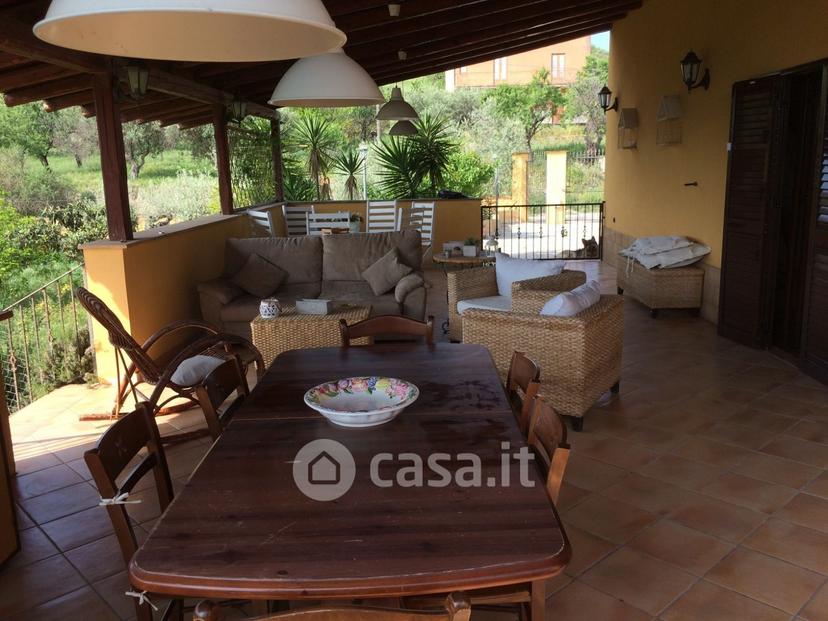 Villa in Via Isabella di Castiglia — foto 9 di 12
