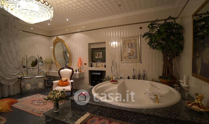 Villa in Via dei Carpini 1 — foto 15 di 51