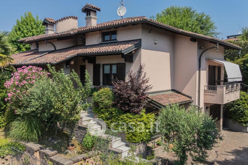 Villa in Via Gianni Rodari 69 — foto 16 di 73