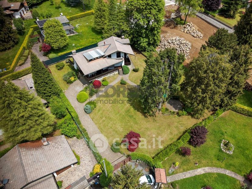 Villa in Viale Belvedere 14 — foto 16 di 77