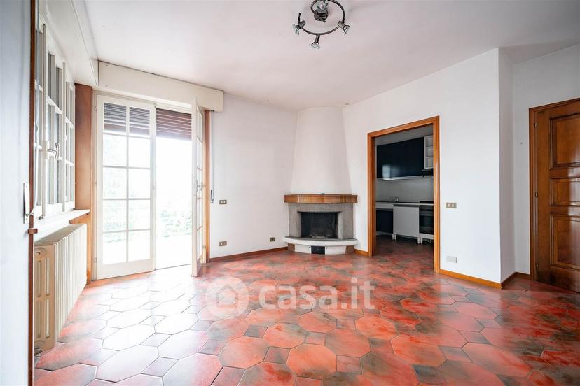 Villa in Via Don Ronchi 18 — foto 2 di 33