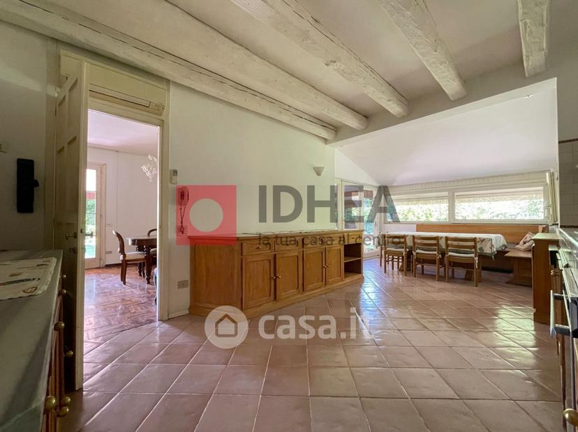 Villa in Via IV Novembre — foto 37 di 39