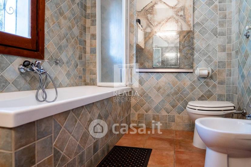 Villa in Via Tirreno 4 — foto 5 di 39