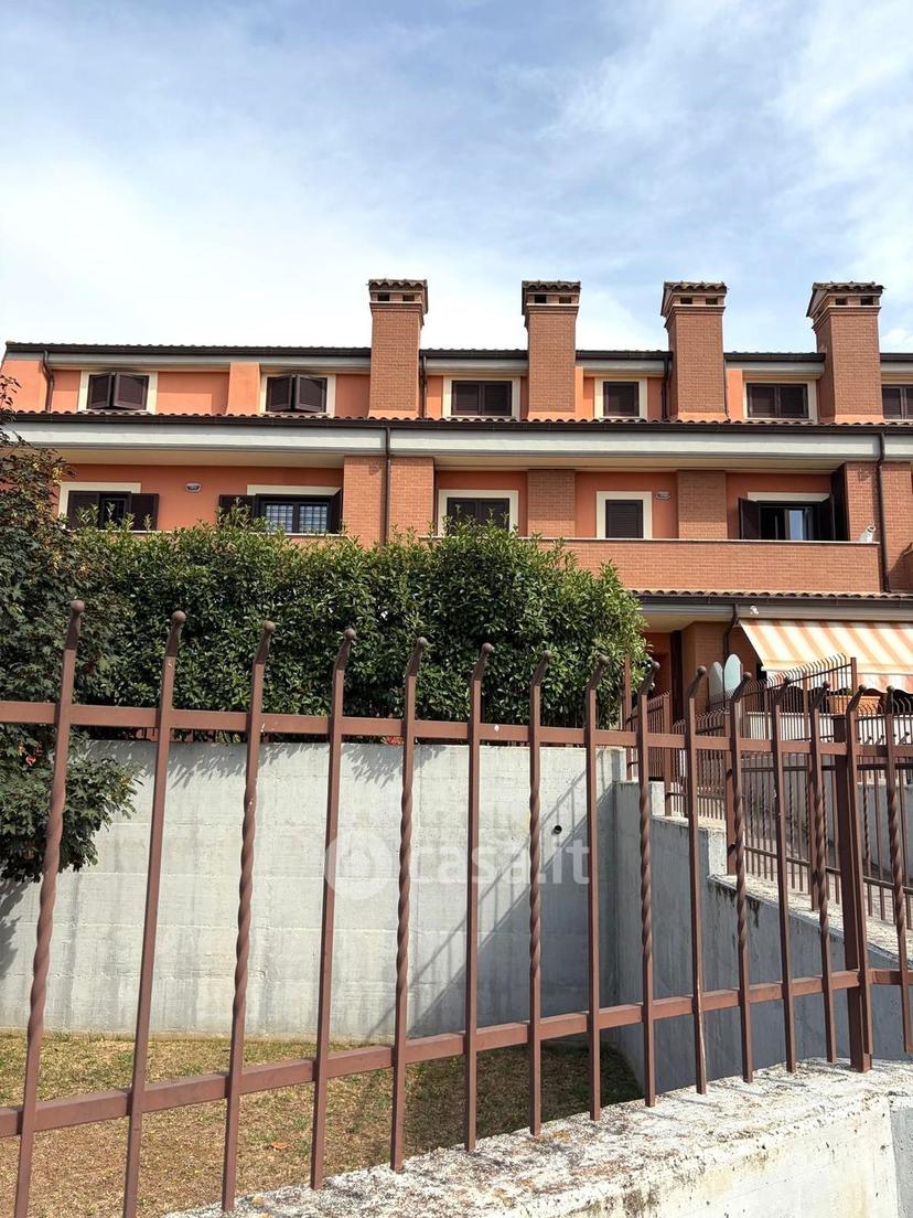 Trilocale in Via Colle Cagioli — foto 3 di 24