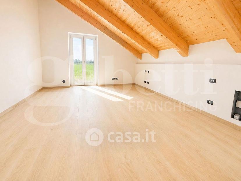 Villa in Via Cristoforo Colombo 59 — foto 15 di 39
