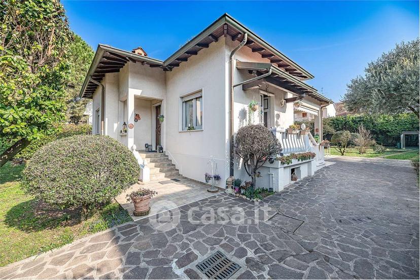 Villa in Via IV Novembre 16 — foto 9 di 23