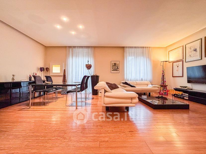 Trilocale in Via Fratelli Bronzetti 16 — foto 42 di 54
