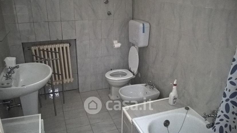 Stanza in Via Arianuova — foto 6 di 8