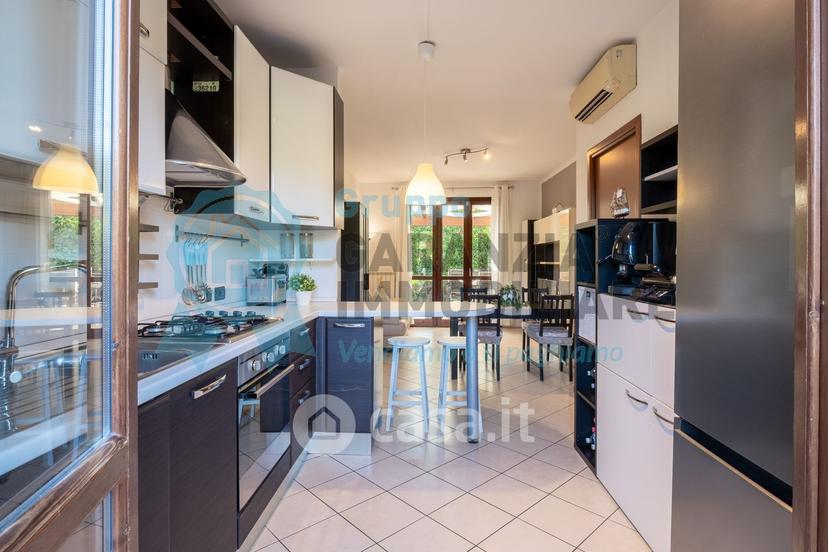 Trilocale in Via della Valle 34 — foto 15 di 36