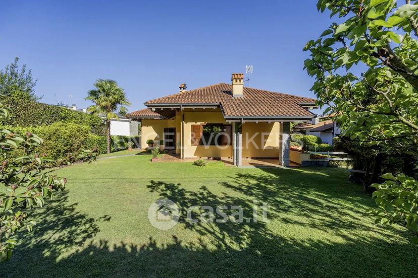 Villa in Via Sempione 177 — foto 2 di 32