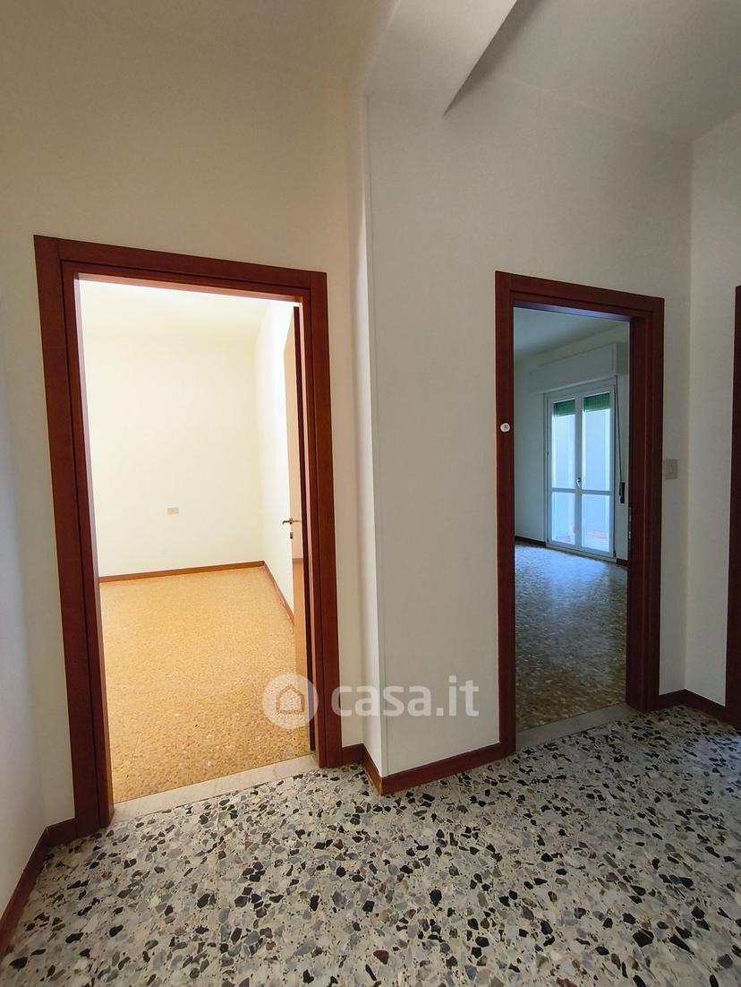 Trilocale in Via F. Petrarca — foto 6 di 25