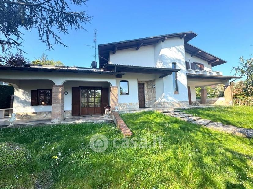 Villa in Via Giacomo Puccini 3 — foto 3 di 50