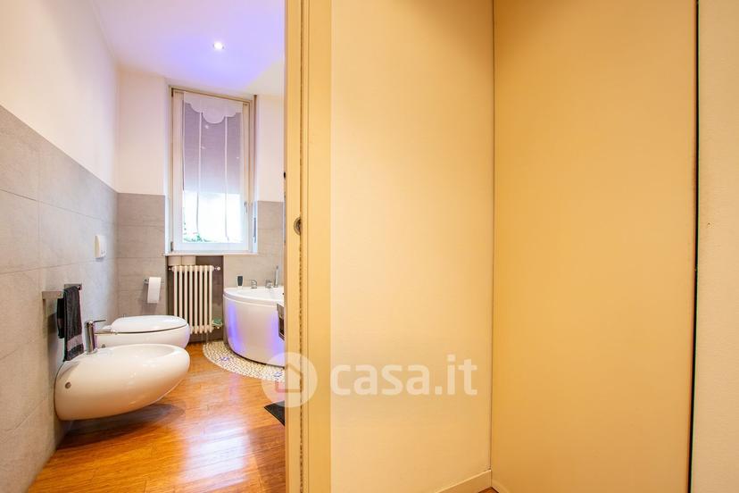 Trilocale in Via Fratelli Bronzetti 16 — foto 51 di 54