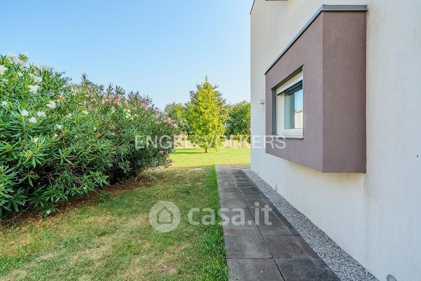 Villa in Via Alessandro Volta 22 — foto 35 di 44