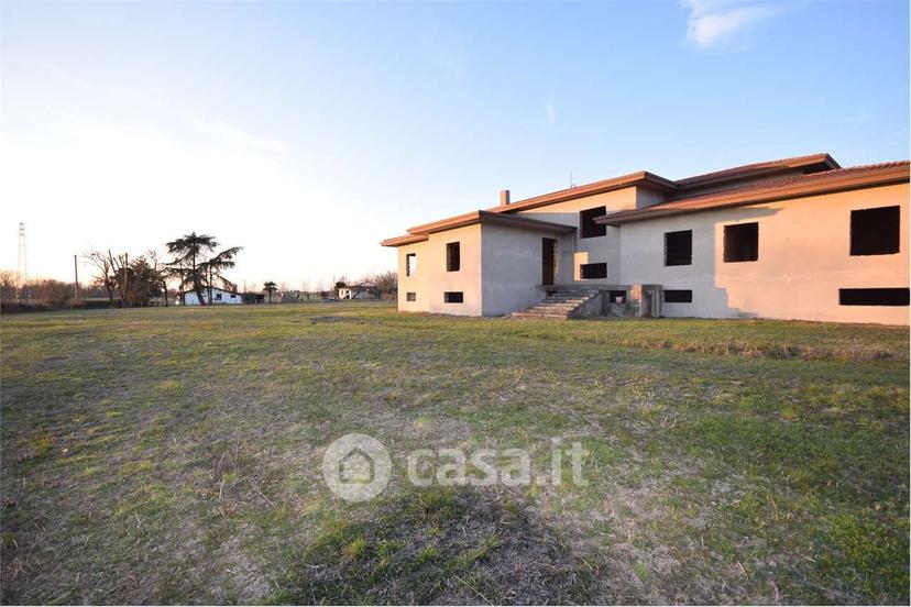 Villa in Via L. Piron 15 — foto 4 di 9