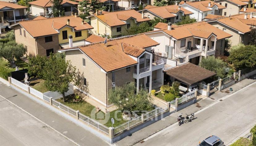 Villa in Via G. Brodolini 49 — foto 48 di 52
