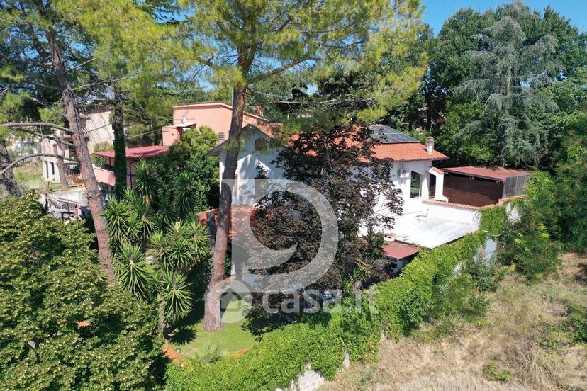 Villa in Via dei Platani 88 — foto 12 di 102