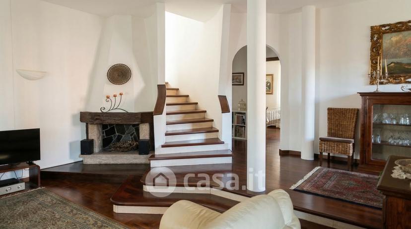 Villa in Via Edmondo de Amicis 7 — foto 22 di 43