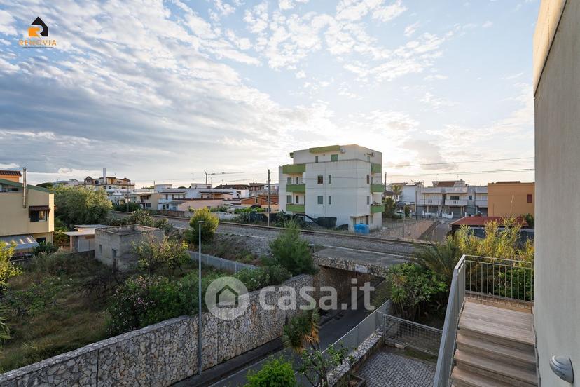 Trilocale in Via Mar Tirreno 186