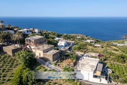 Villa in Via Conitro 53
