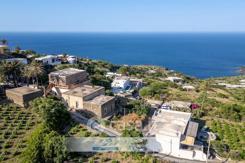 Villa in Via Conitro 53