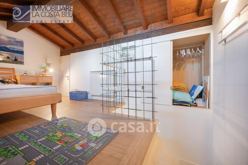 Villa in Via Alessandro Manzoni — foto 29 di 53