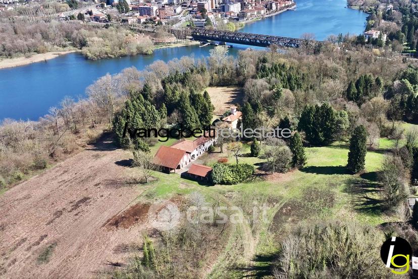 Villa in Via Sempione 13 — foto 22 di 40