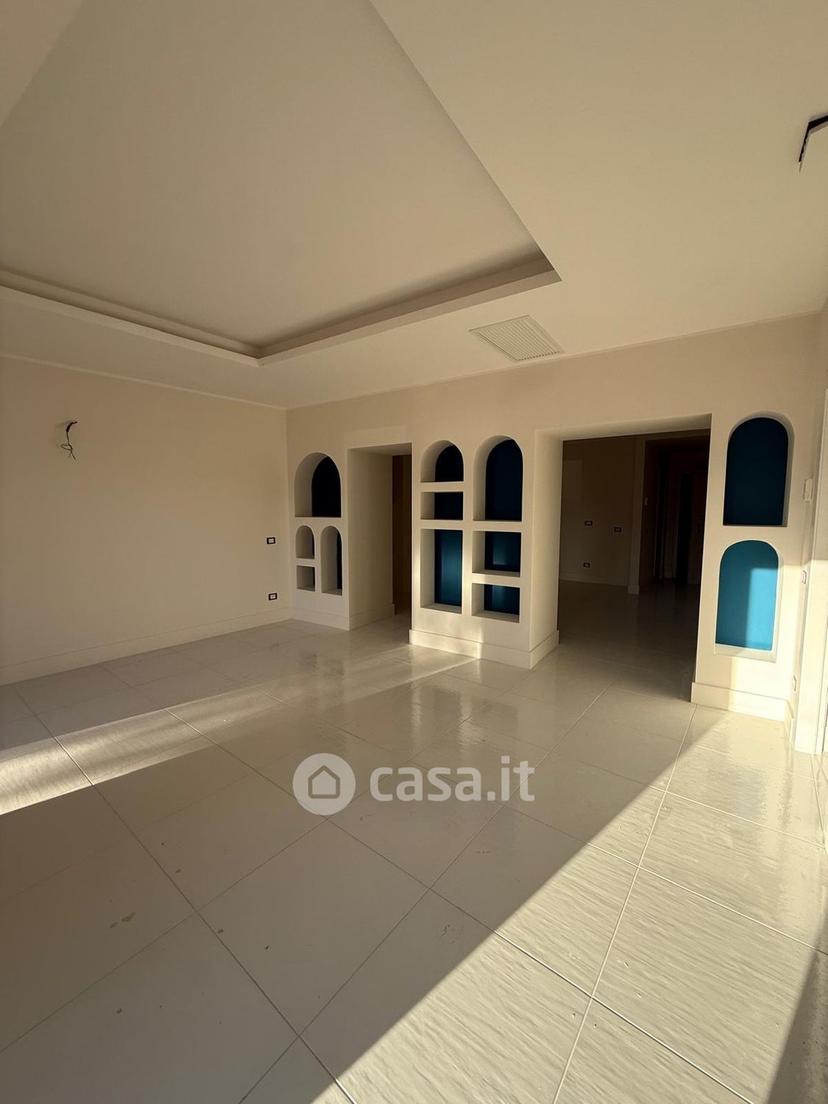 Quadrilocale in Via Tullia 23 — foto 3 di 28