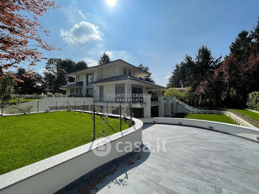 Villa in Via Alcide de Gasperi — foto 3 di 29
