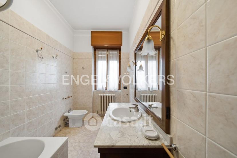 Villa in Via Caduti della Liberazione 32 — foto 9 di 35