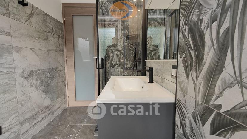 Trilocale in Via Monte Rosa 29 — foto 2 di 37