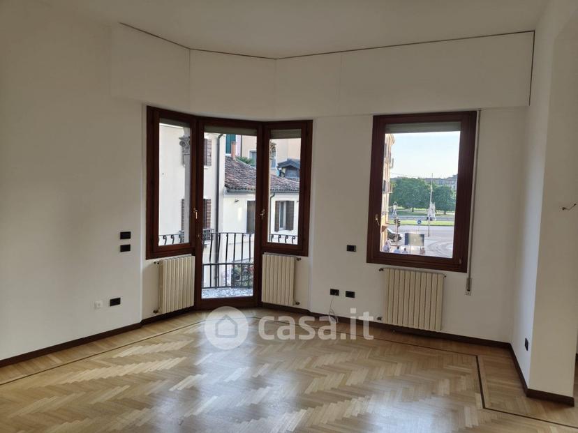 Quadrilocale in Via Beato Luca Belludi — foto 18 di 29