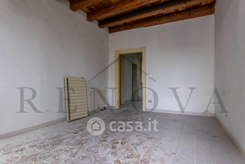 Trilocale in Via S. Nazaro 69 — foto 4 di 33