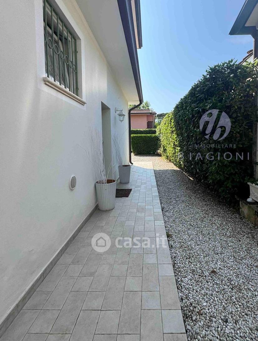 Villa in Via Cortona 120 — foto 20 di 37