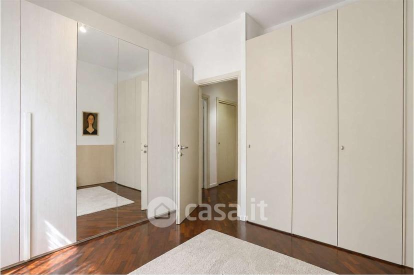 Trilocale in Via Giulio Silva 24 — foto 8 di 35